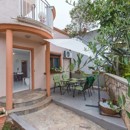 Apartman Studio דירה *